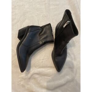 STEVE MADDEN Mallorie Black Leather Boots 5M Ankle Bootie Pointed Toe Block Heel
